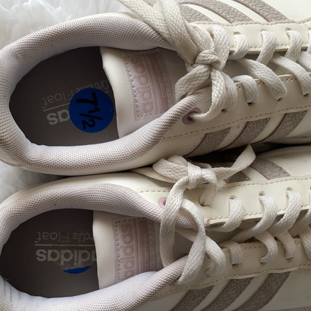Adidas - Picture 3 of 4